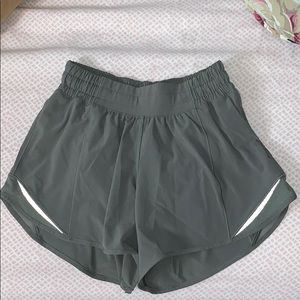 lululemon hotty hot short II *long 4”
